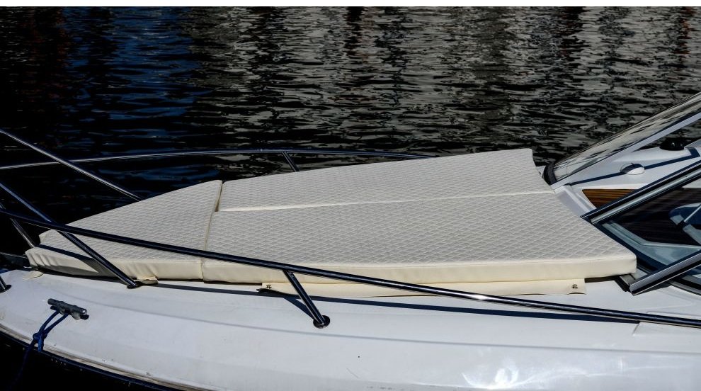 noleggio-oraboats-flyer-750cabrio-cuscineria