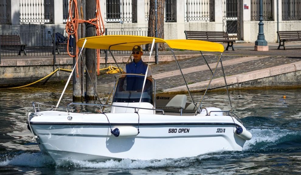 brend new boat to rent Toscolano Maderno - Brandneues Boot zu vermieten in Toscolano Maderno - nuovissima barca a noleggio a Toscolano Maderno