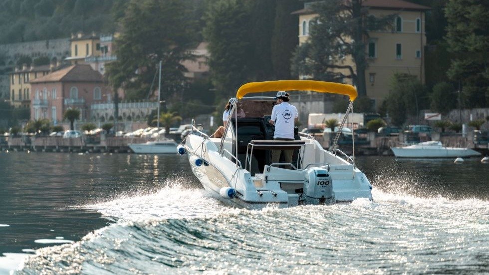 affitto-barca-lago-garda-beneteau-flyer-con-patente affitto-barca-lago-garda-beneteau-flyer-con-patente