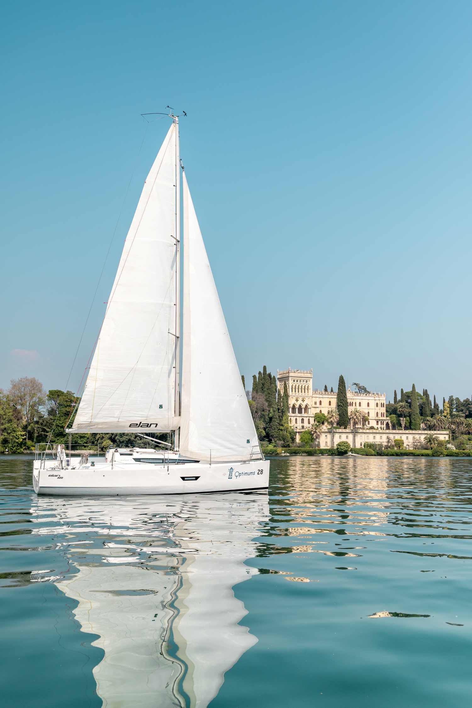 https://www.oraboats.com/wp-content/uploads/2025/04/affitto-barca-vela-elan-lago-garda-v.jpg
