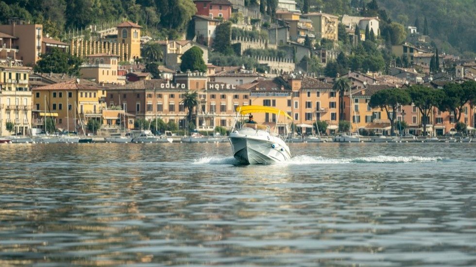 barca-con-patente-garda-beneteau barca-con-patente-garda-beneteau