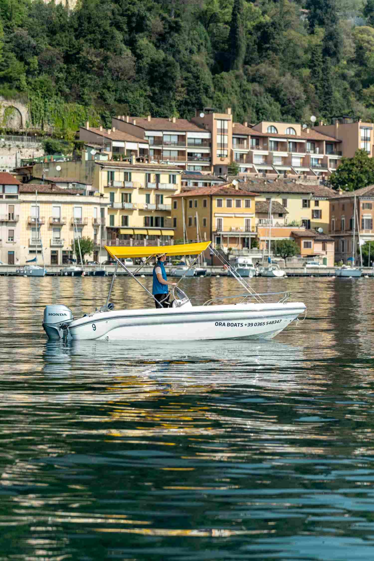 https://www.oraboats.com/wp-content/uploads/2025/04/barca-noleggio-lago-garda-ranieri-shark-17-v.jpg