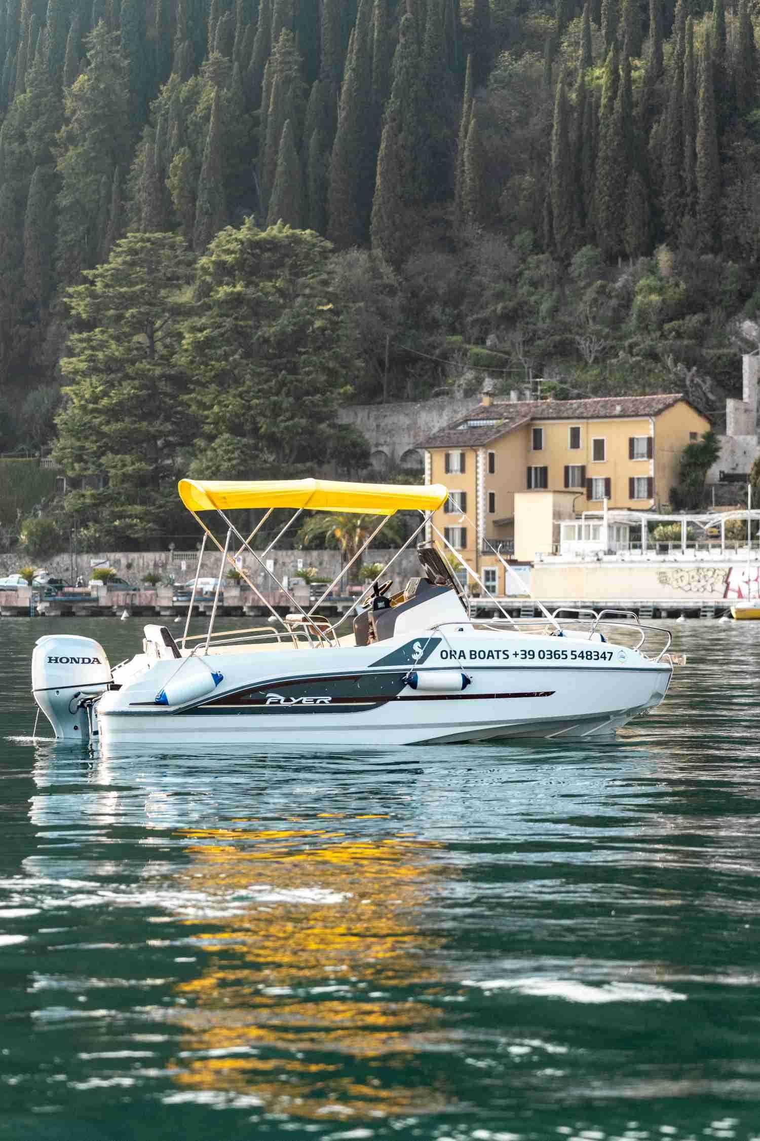 https://www.oraboats.com/wp-content/uploads/2025/04/noleggio-barca-lago-garda-v.jpg