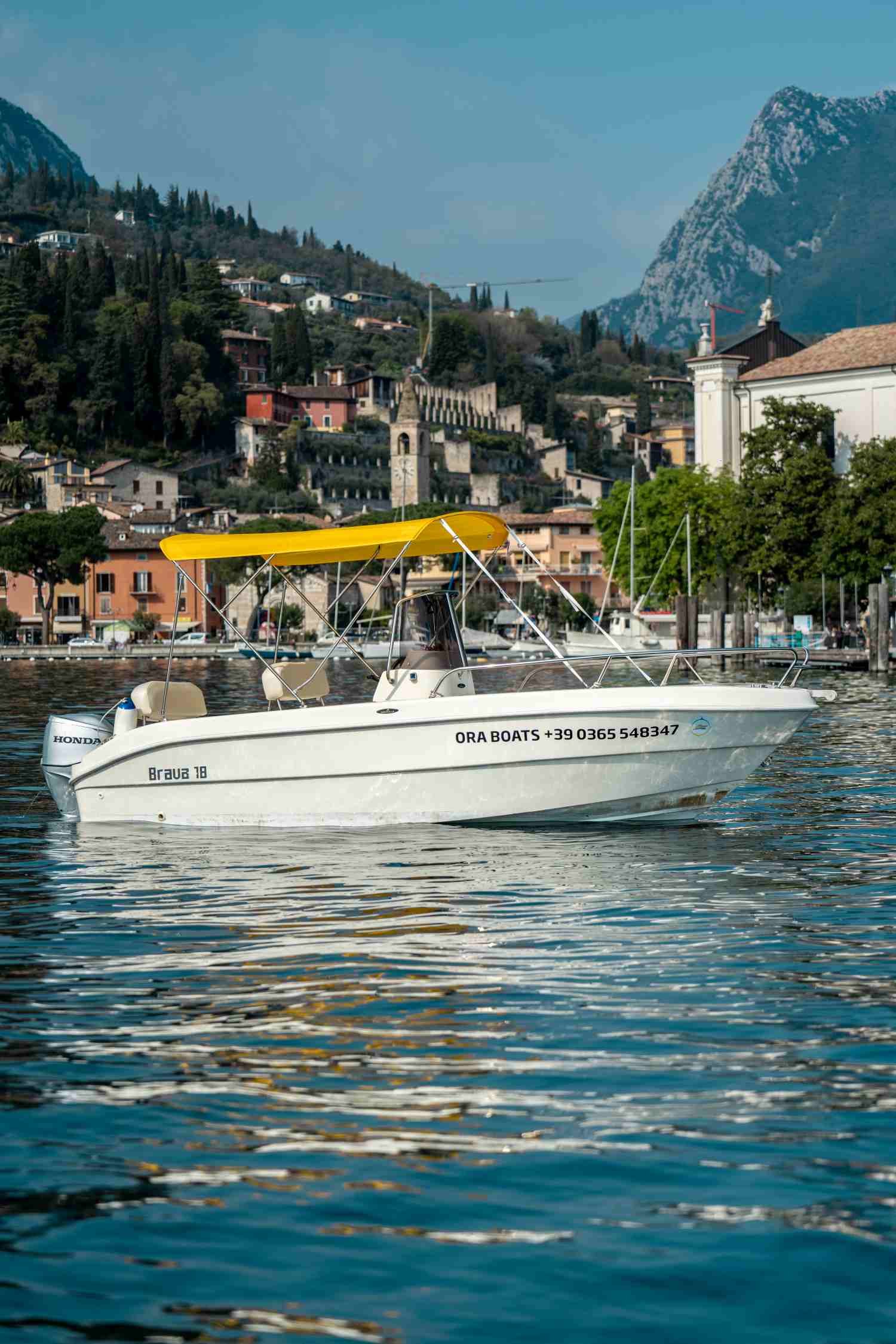 https://www.oraboats.com/wp-content/uploads/2025/04/noleggio-barca-mingolla-brava18-v.jpg