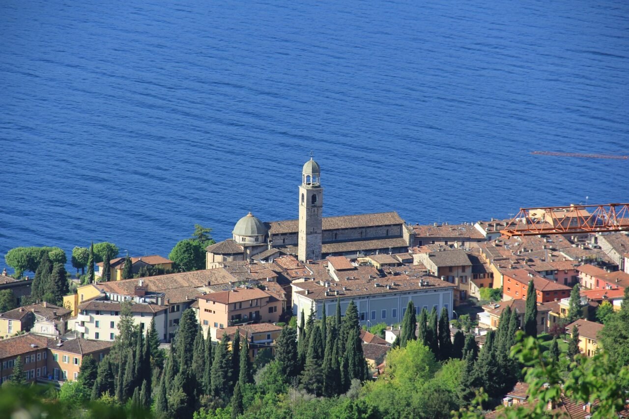 Noleggio Barche Salò: scopri il Lago di Garda con OraBoats
