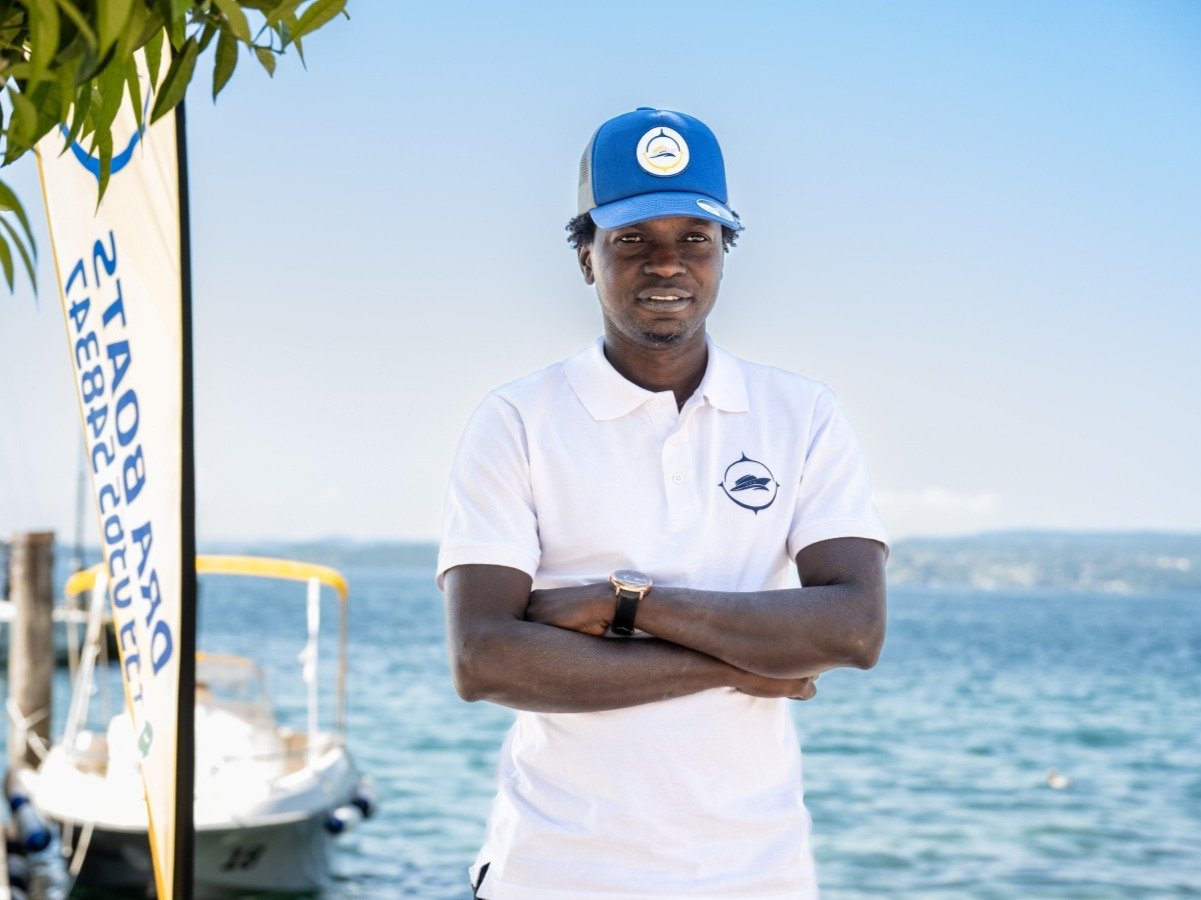 https://www.oraboats.com/wp-content/uploads/2025/06/Papi-team-oraboats-noleggio-barche-salo.jpg