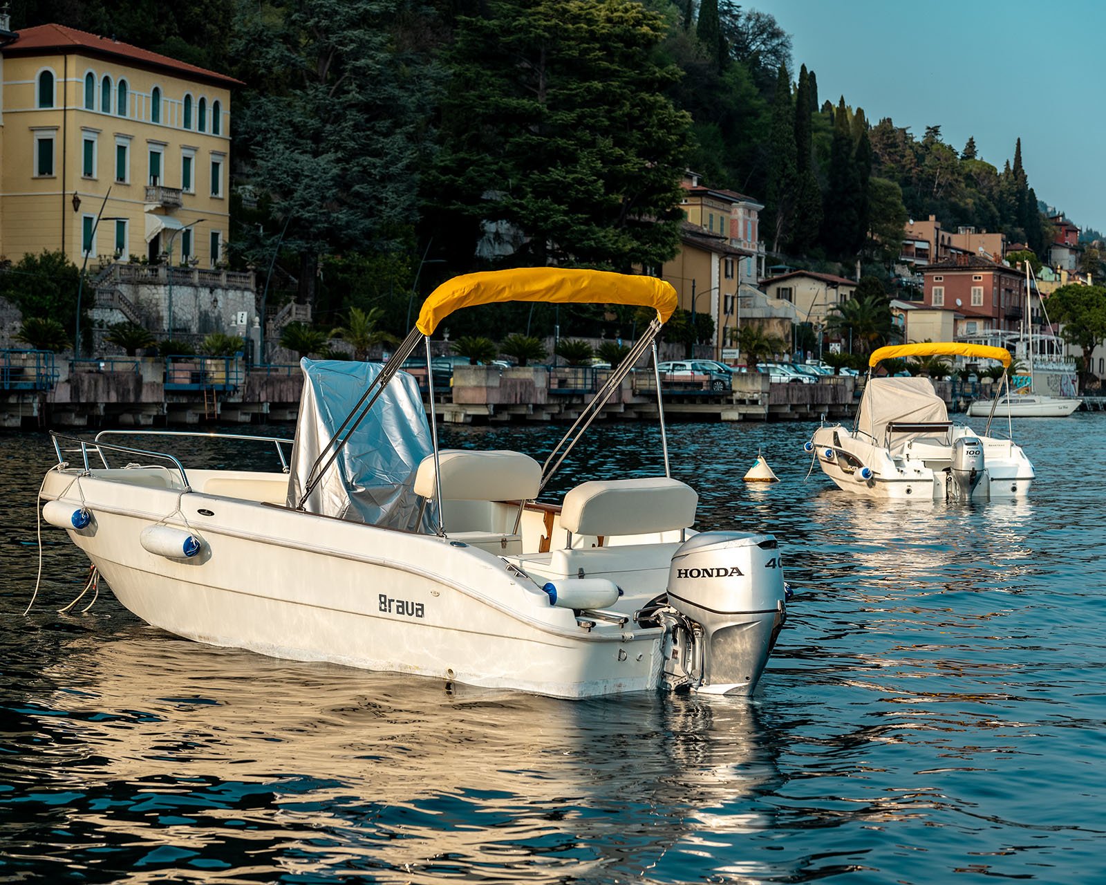 https://www.oraboats.com/wp-content/uploads/2026/07/Affitto-posto-lago-garda-4.jpg
