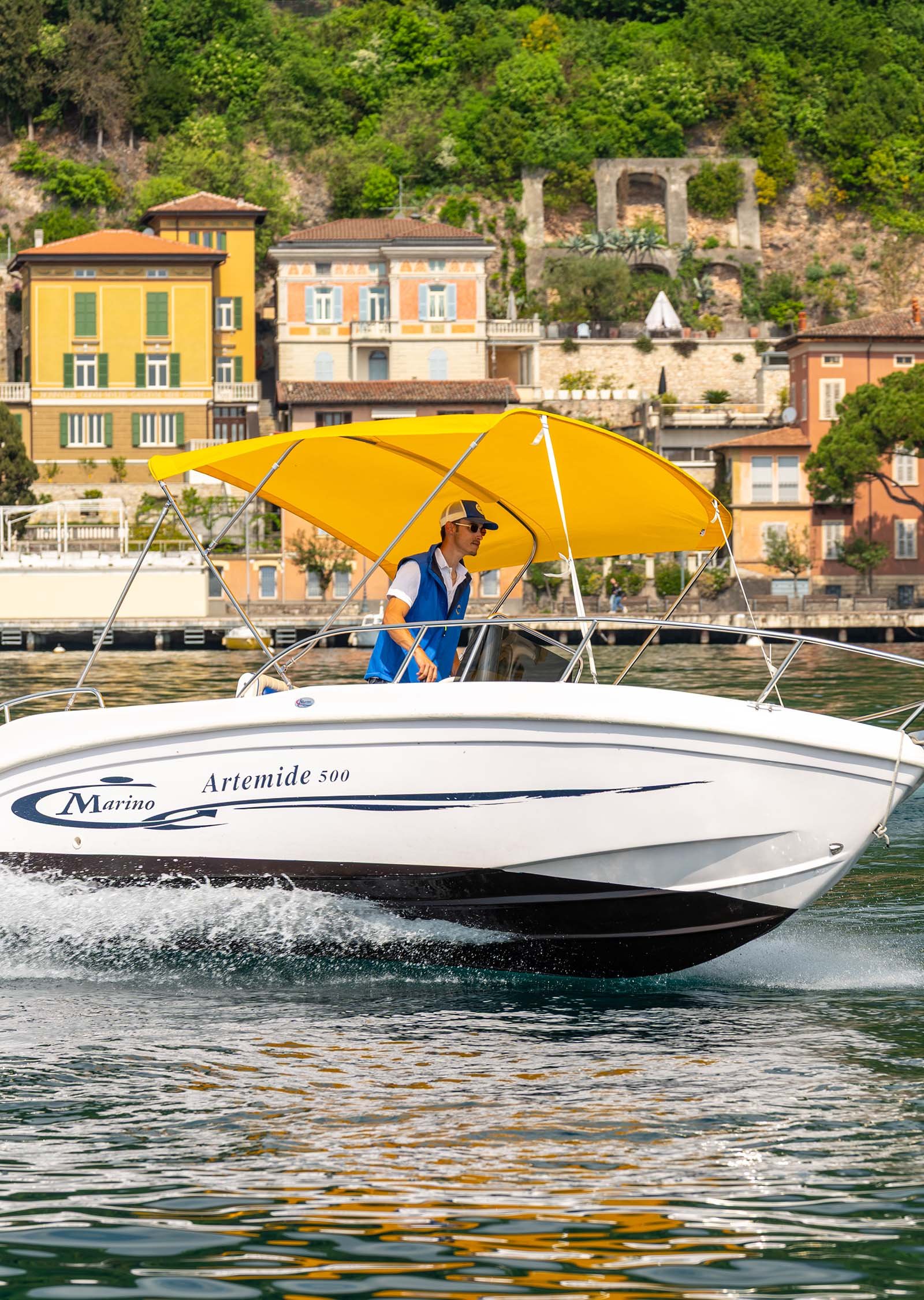 https://www.oraboats.com/wp-content/uploads/2026/07/Noleggio-barche-lagoDiGarda-MarinoArtemide-5-1.jpg