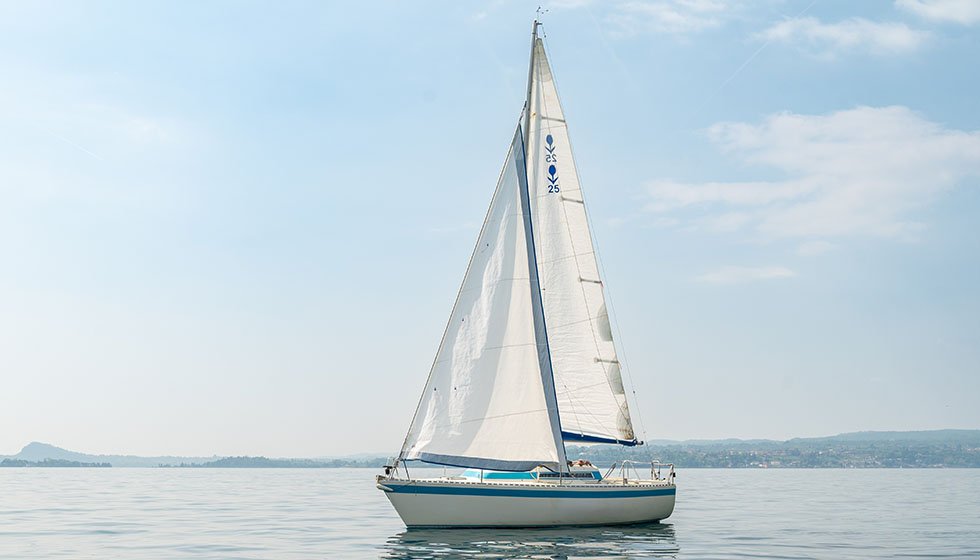https://www.oraboats.com/wp-content/uploads/2026/08/Noleggio-barche-a-vela-LagoDiGarda-3.jpg