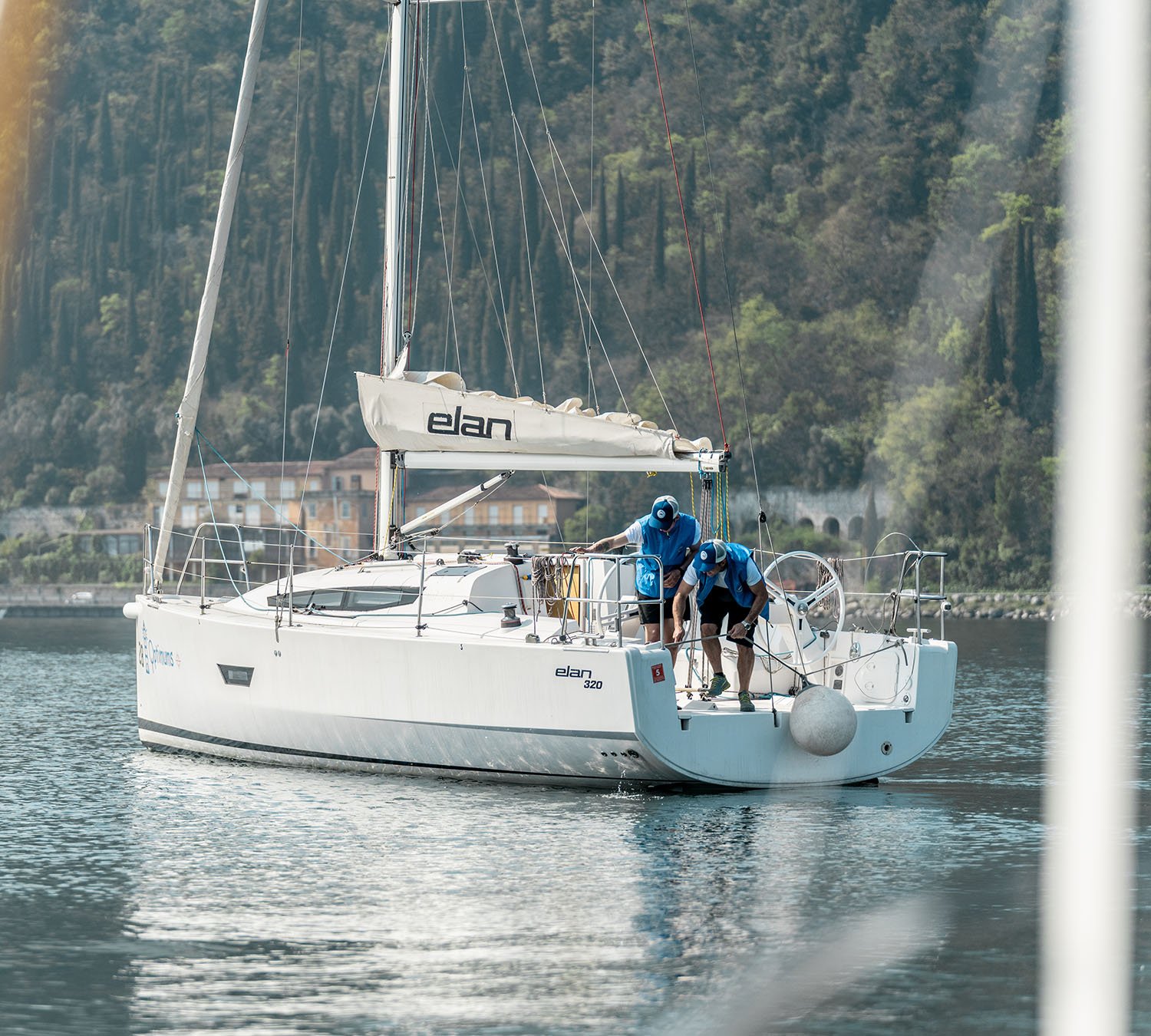https://www.oraboats.com/wp-content/uploads/2026/08/Noleggio-barche-a-vela-LagoDiGarda-9.jpg